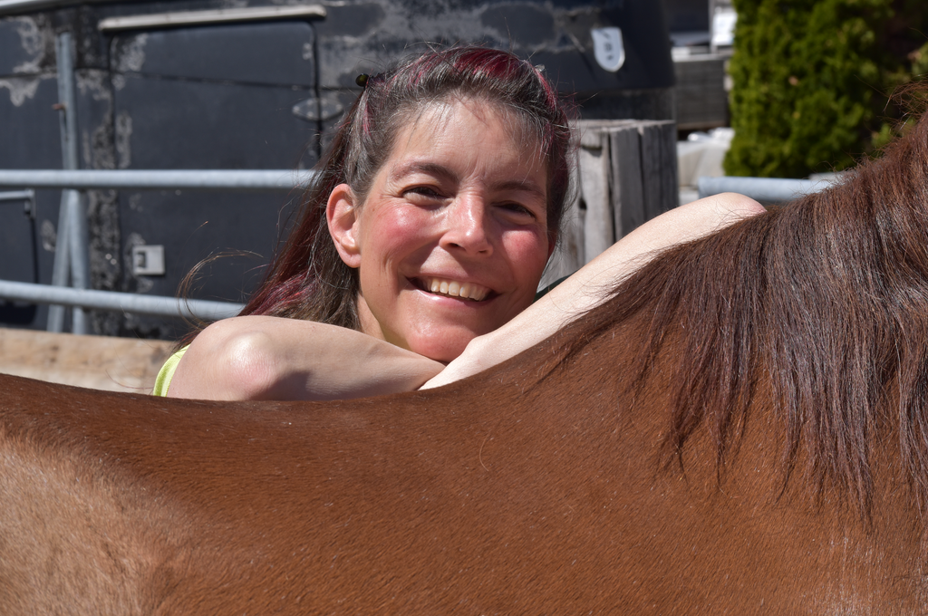 Tanja Eberle Weixelbaumer von Swiss Galoppers Hufschuhen mit ihren Pferden